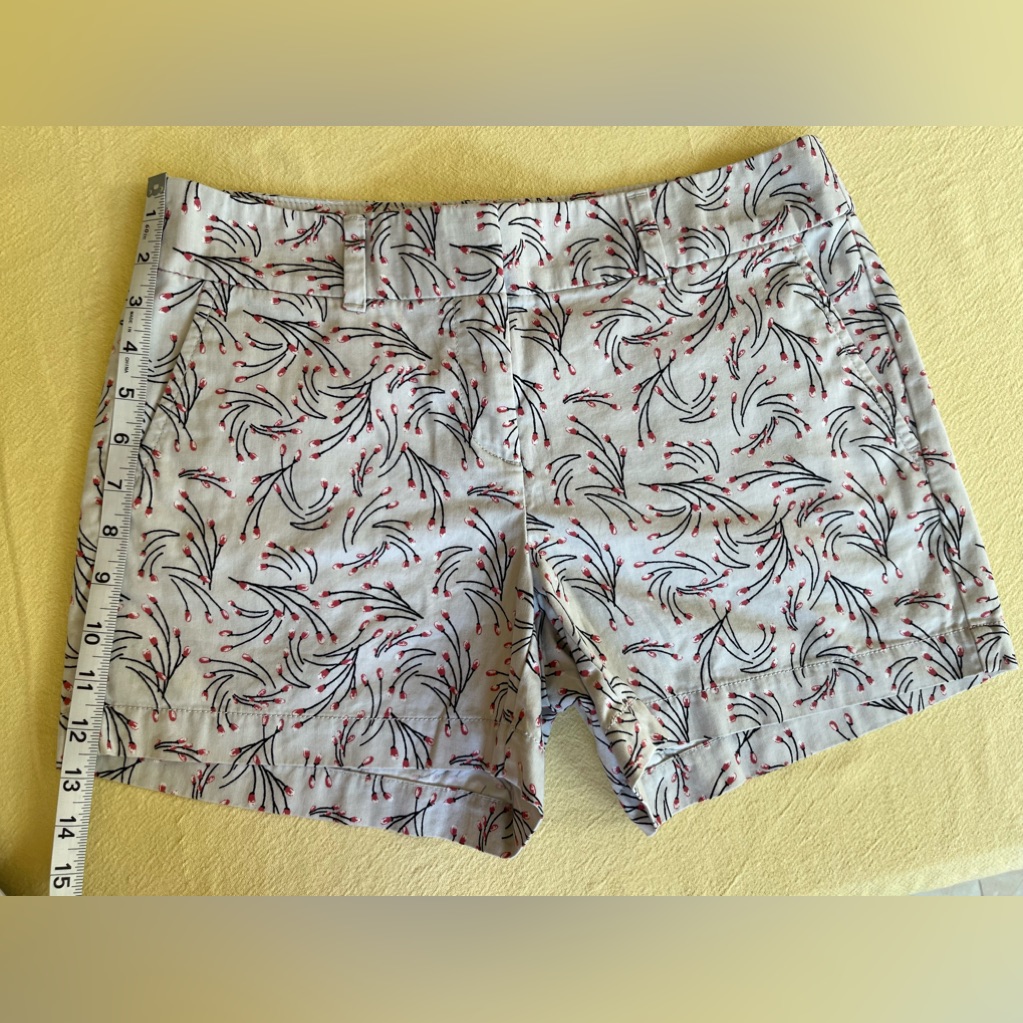Loft Women's Nice Multicolor Print Twill Flat Front Chino Shorts Original Size 2